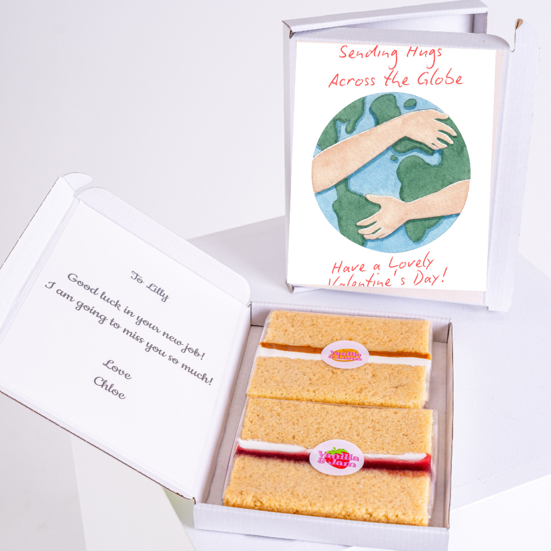 Valentine's Day gift box with cake and card, 46_4d0d5609