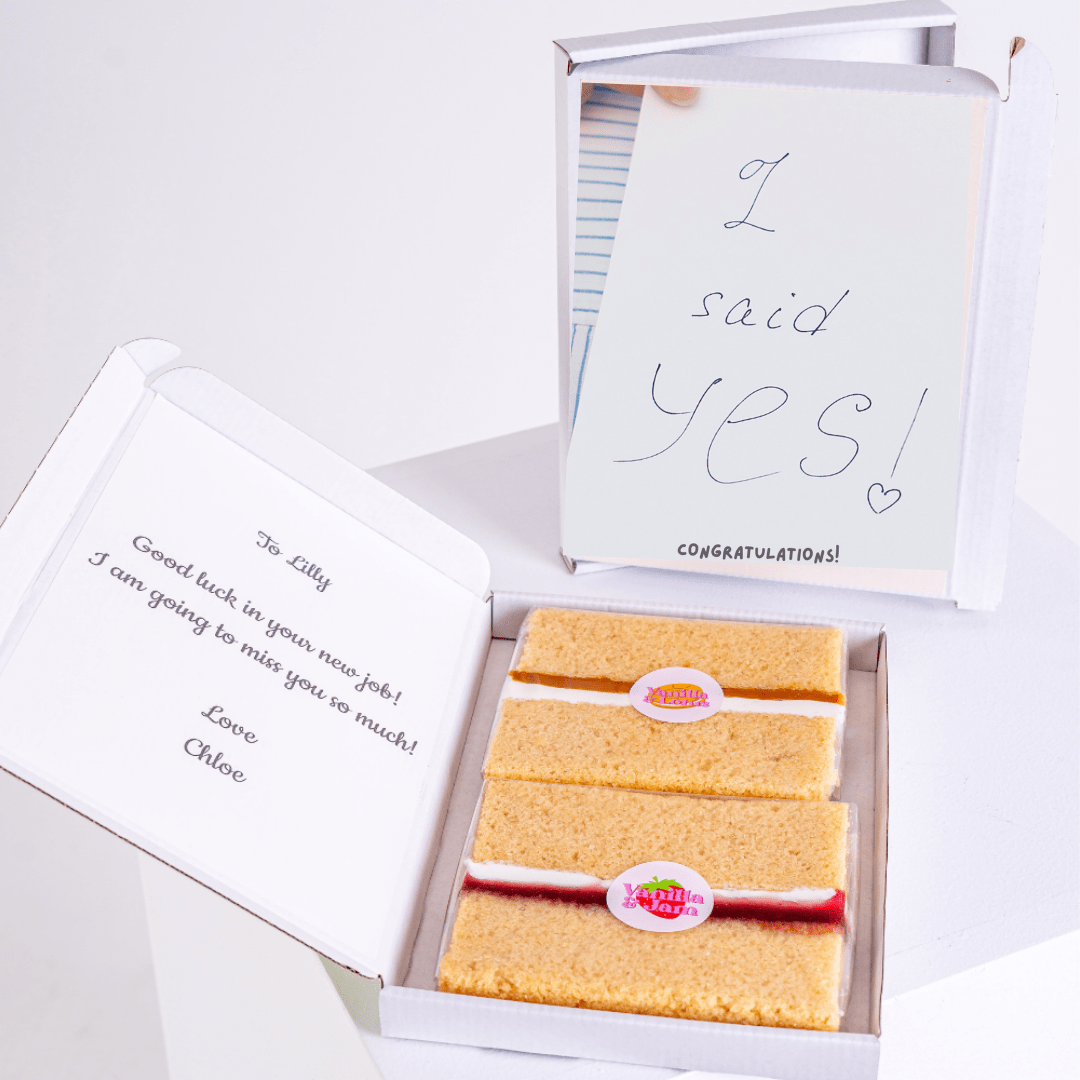 Cake box with I said yes note, 58_c5751a39